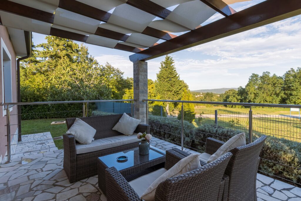 Best patio furniture under $1000 Canada